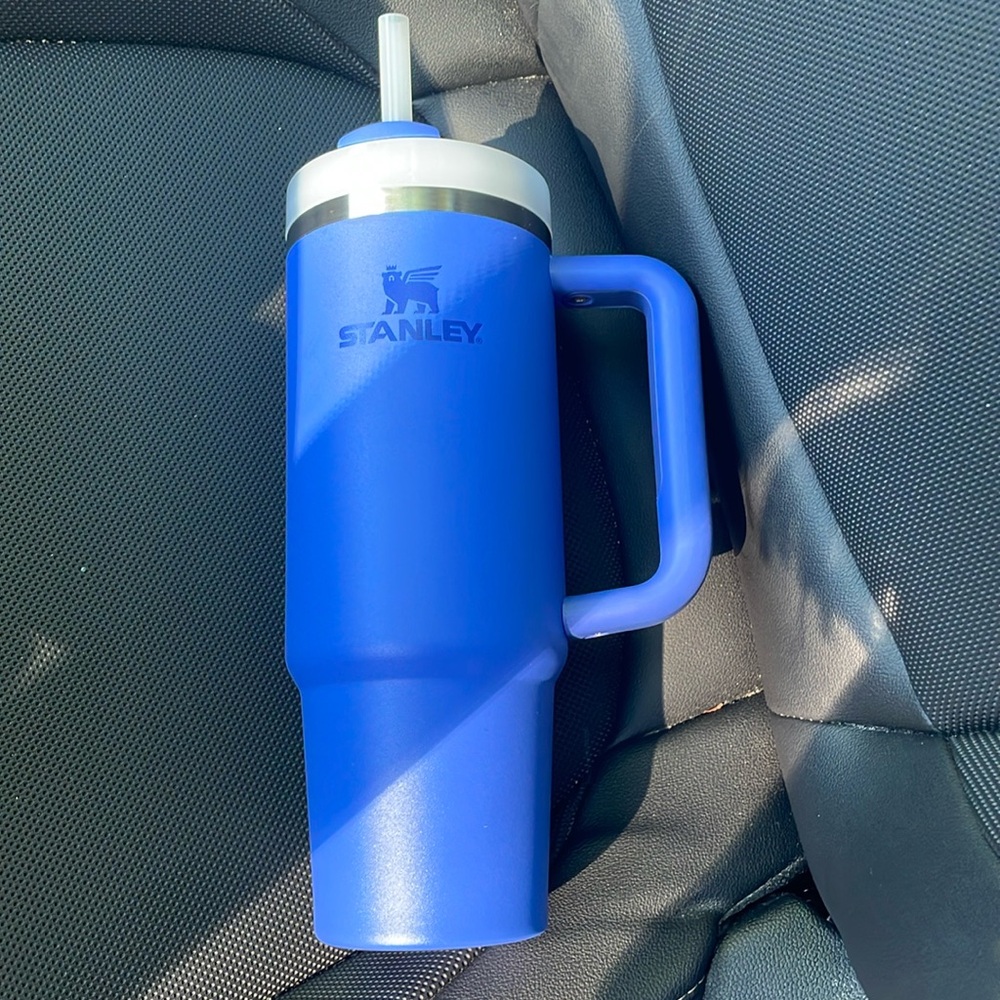 Stanley 30 ounce used quencher in the color Iris beautiful blue color!